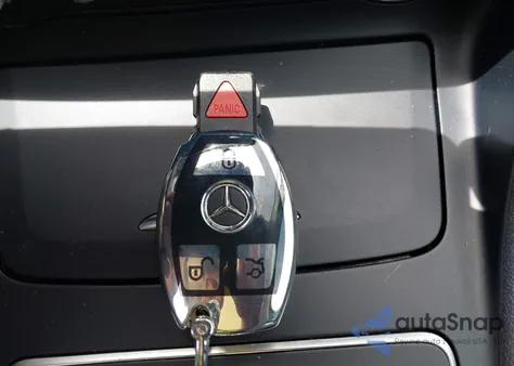 2017 Mercedes-Benz Gla 250 4Matic z USA, uszkodzony, nr VIN WDCTG4GB7HJ329804